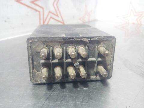 Foto 2ª: Caja Reles Fusibles Mercedes Clase E 180 BERLINA 113CV 83KW (1984)
