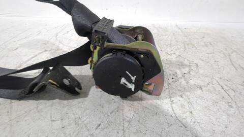 Foto 3ª: Cinturón Trasero Izquierdo Ford Focus 1.8 TDCI 100CV [FFDA] (1998)