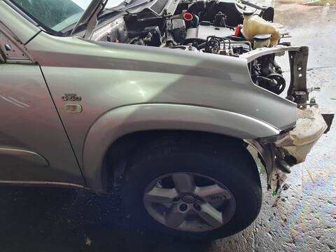 Foto 1ª: Aleta Delantera Derecha Toyota Rav4 2.0 D-4D EXECUTIVE 4X4 2003 ) 116CV 85KW [1CDFTV] (2005)