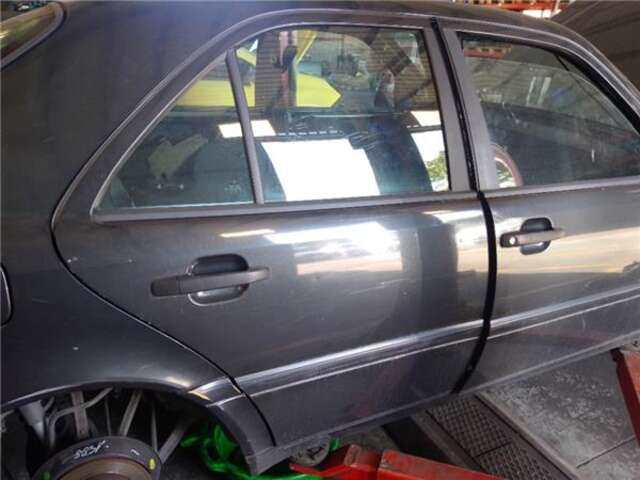 Puerta Trasera Derecha Mercedes Clase C 160 2.8 280 (202.028) [2.8 LTR. - 142 KW 24V CAT]