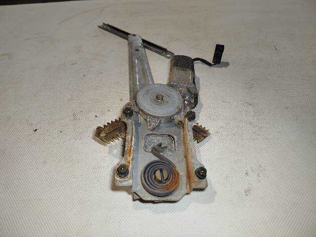 Foto 4ª: Elevalunas Eléctrico Trasero Derecho Nissan Patrol 2.8 TD Y61 TD6 [RD28ETI] (1999)