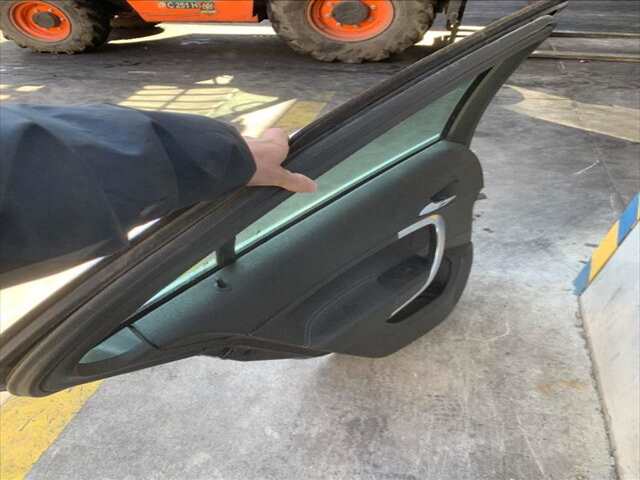 Foto 2ª: Puerta Trasera Izquierda Opel Insignia 2.0 DTI 160CV/118KW [A20DTH] (2014)