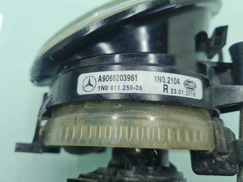 Foto 4ª: Faro Antiniebla Delantero Derecho Mercedes Sprinter 310/311/313/314/316 CDI 906.631/633/635/637) 114CV 84KW CAJA CERRADA [651955] (2018)