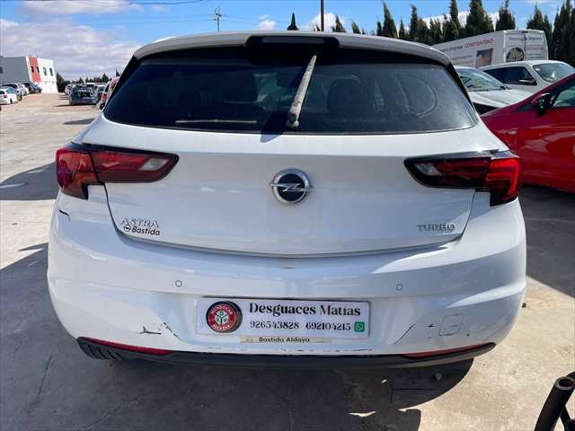 Foto 3ª: Portón Opel Astra 1.4 G 125cv [D14XFL] (2019)