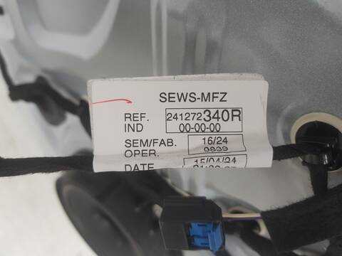 Foto 3ª: Puerta Trasera Izquierda Renault Clio SIN DEFINIR