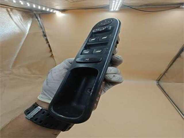 Foto 3ª: Botonera Elevalunas Peugeot 307 1.6 XR [1.6 LTR. - 80 KW 16V CAT (NFU - TU5JP4)]