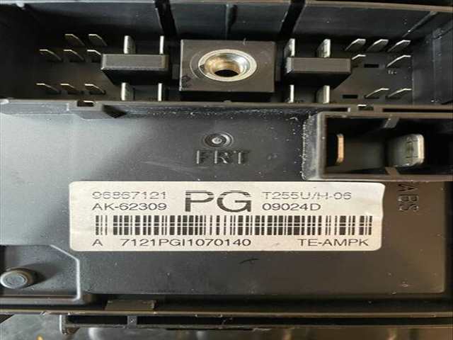 Foto 3ª: Caja Reles Fusibles Chevrolet Aveo LS 1 CAT 84CV (2006)