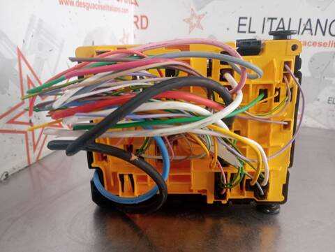 Foto 2ª: Caja Reles Fusibles Peugeot 308 STYLE 120CV 88KW [BH01] (2017)