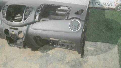 Foto 2ª: Salpicadero Hyundai i10 STYLE 78CV 57KW [G4LA] (2010)