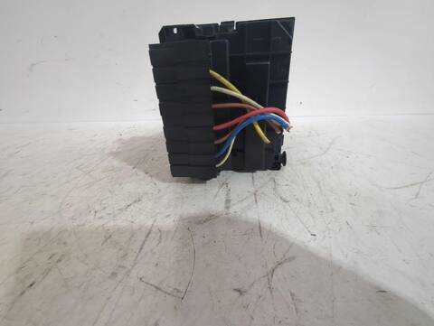 Foto 3ª: Caja Reles Fusibles Citroen C4 1.6 HDI AUT. 109CV [9HY (DV6TED4) 9HZ (DV6TED4)] (2006)