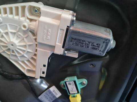 Elevalunas Eléctrico Delantero Derecho Audi A4 BASIS 150CV 110KW