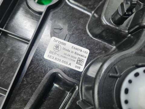 Foto 3ª: Elevalunas Manual Trasero Izquierdo Skoda Octavia AMBITION 116CV 85KW [DSUD] (2020)