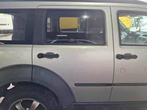 Puerta Trasera Derecha Dodge Nitro SE 177CV 130KW