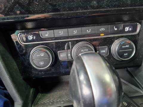 Foto 1ª: Mando Calefacción A. A. Volkswagen Passat R-LINE 150CV 110KW [DSRB] (2020)