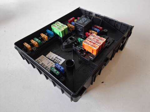Foto 3ª: Caja Reles Fusibles Volkswagen Golf GT SPORT 170CV (2003)