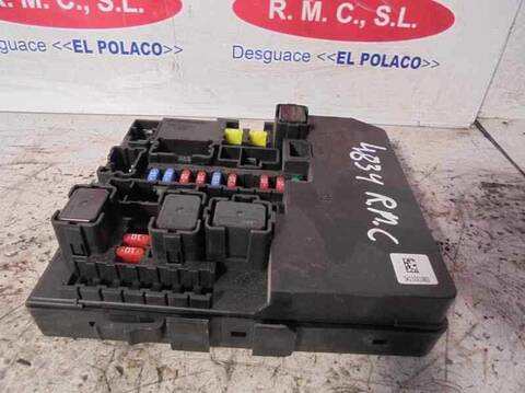 Caja Reles Fusibles Nissan NV200 M20)