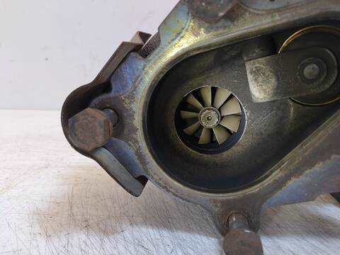 Foto 2ª: Turbocompresor Nissan GT-R R35 550CV 404KW [VR38DETT VR38] (2011)