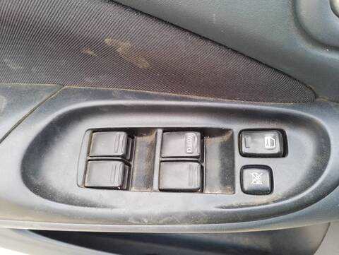 Botonera Elevalunas Nissan Almera ACENTA 112CV 82KW