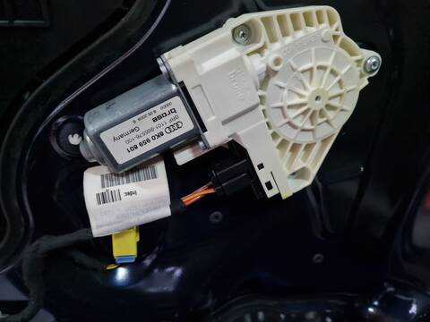 Elevalunas Eléctrico Delantero Izquierdo Audi Q5 2.0 TDI 125KW) 170CV
