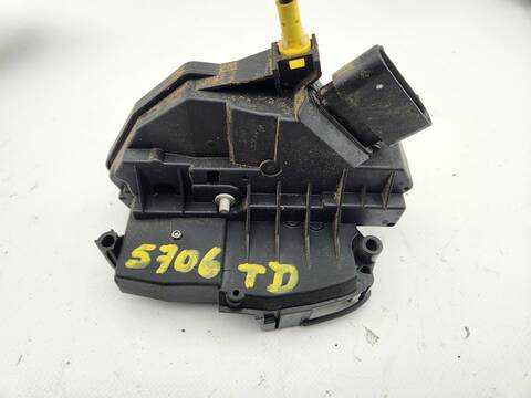 Cerradura Puerta Trasera Derecha Ford EcoSport TITANIUM 101CV 74KW