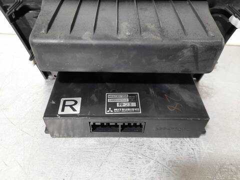 Foto 2ª: Mando Climatizador Mitsubishi Outlander 2.0 2WD 136CV 100KW [4G63] (2003)