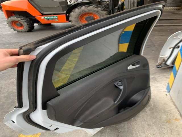 Foto 2ª: Puerta Trasera Izquierda Ford C Max 1.0 ECOBOOST 125CV 0CV C MAX/GRANDDXA CEU) DESDE 04/2015 HASTA 12 [B7DA] (2018)