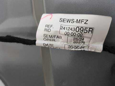 Foto 3ª: Puerta Delantera Derecha Renault Captur TECHNO (2022)