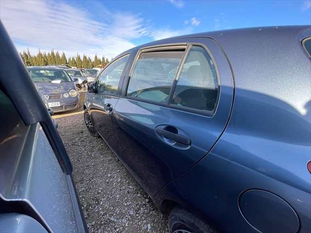 Foto 2ª: Puerta Trasera Izquierda Toyota Yaris 1.0 G 70cv [1KR] (2009)