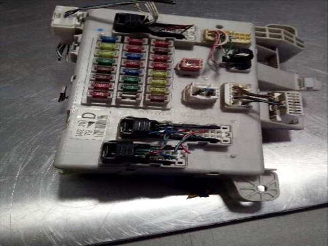 Caja Reles Fusibles Toyota Land Cruiser 3.0 D-4D GX 163CV 120KW