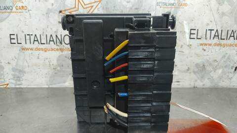 Foto 2ª: Caja Reles Fusibles Citroen C3 1.4 AUDACE 73CV 54KW [KFV] (2008)