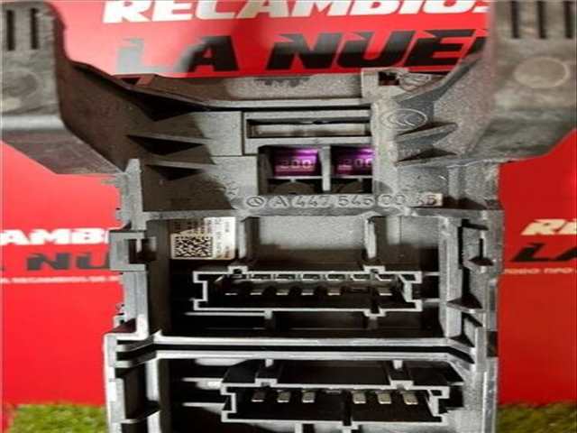 Foto 3ª: Caja Reles Fusibles Mercedes Vito 109/110/111/114 CDI BASE FWD COMPACTA 114CV 84KW [R9M]