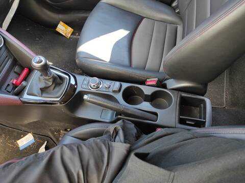 Consola Central Mazda CX3 G DK) S5