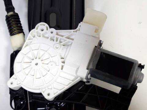 Foto 3ª: Elevalunas Manual Trasero Izquierdo Bmw Serie 5 518 535D XDRIVE 313CV 230KW [N57Z] (2011)