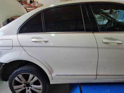 Puerta Trasera Derecha Mercedes Clase C 160 C 220 CDI 204.008) BERLINA 170CV 125KW