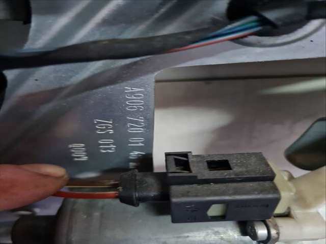 Foto 2ª: Elevalunas Eléctrico Delantero Derecho Mercedes Sprinter 310/311/313/314/316 CDI 906.631/633/635/637) 114CV 84KW CAJA CERRADA [651955] (2016)