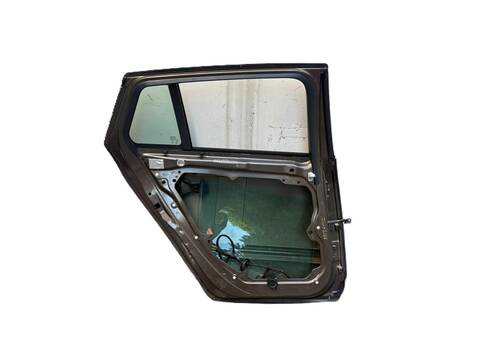 Foto 2ª: Puerta Trasera Izquierda Volvo V60 SUMMUM 2 DIESEL CAT 1969 CM3) 150CV [D4204T4] (2015)