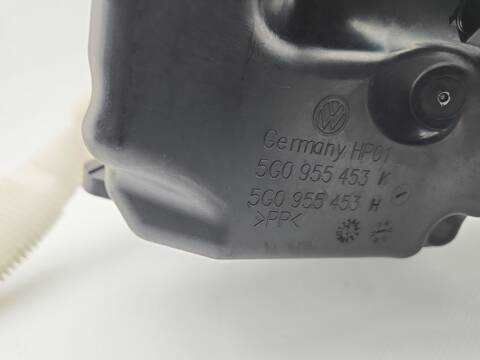 Foto 2ª: Deposito Limpiaparabrisas Volkswagen Golf 1.6 TDI 105CV 77KW [CLHA] (2014)