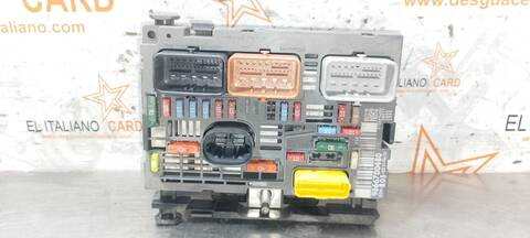 Foto 3ª: Caja Reles Fusibles Citroen C4 COOL BERLINA 90CV 66KW [9HX] (2010)