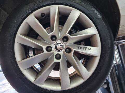Foto 1ª: LLanta Chapa Skoda Superb ACTIVE 150CV 110KW [DTSB] (2023)
