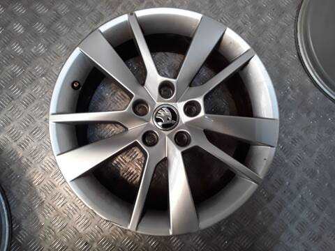 Foto 3ª: Juego LLantas Skoda Octavia 1.5 TSI 150CV 110KW [DADA] (2018)