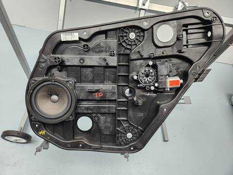 Foto 1ª: Elevalunas Manual Trasero Derecho Hyundai i40 STYLE 141CV 104KW [D4FD] (2015)
