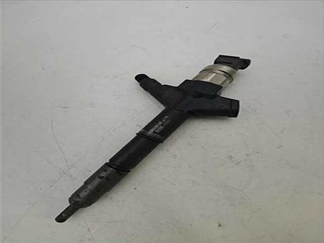 Foto 2ª: Inyectores Nissan Navara 2.5 DOBLE CAB LE 4X4 [2.5 LTR. - 126 KW DCI DIESEL CAT]