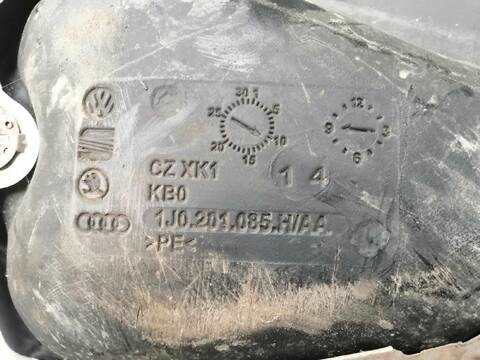 Foto 3ª: Deposito de Combustible Skoda Spaceback 1.6 TDI 90CV (2013)