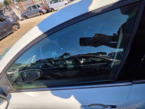 Luna Delantera Izquierda Renault Megane LIMITED 140CV 103KW