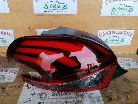 Piloto Trasero Izquierdo Peugeot 208 HM05