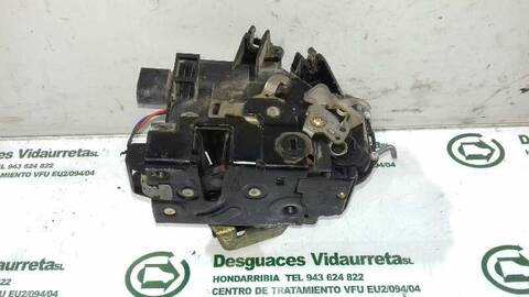 Foto 2ª: Cerradura Puerta Trasera Derecha Audi A6 2.5 V6 24V TDI AVANT 180CV 132KW [AKE] (2002)