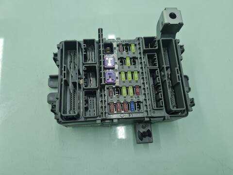 Foto 3ª: Caja Reles Fusibles Honda Accord EXECUTIVE BERLINA 156CV 115KW [R20A3] (2011)