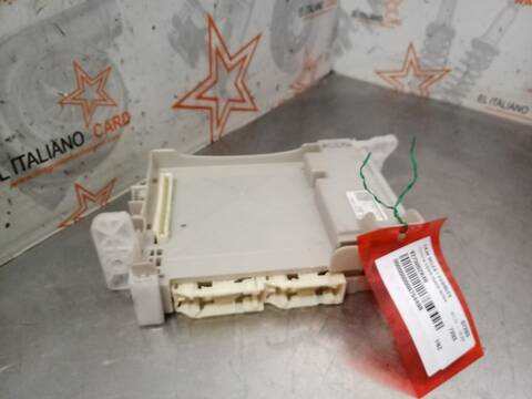 Caja Reles Fusibles Toyota Yaris HYBRID ACTIVE 101CV 74KW