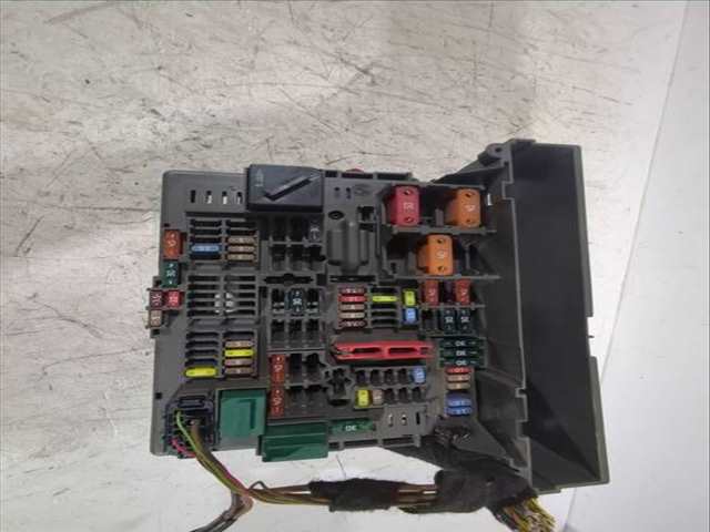 Caja Reles Fusibles Bmw Serie 1 120 D E87)