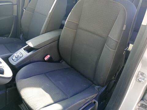 Foto 4ª: Asientos Traseros Renault Scenic GRAND DYNAMIQUE 131CV 96KW [F9Q P8] (2010)